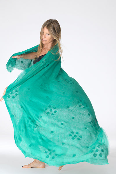 LINEN EMBROIDERED COLABA DAISY CHAIN SHAWL